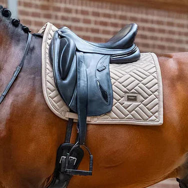 Equestrian Stockholm - SS26 Sand - Dressage Saddle Pad Modern dressuurzadeldek