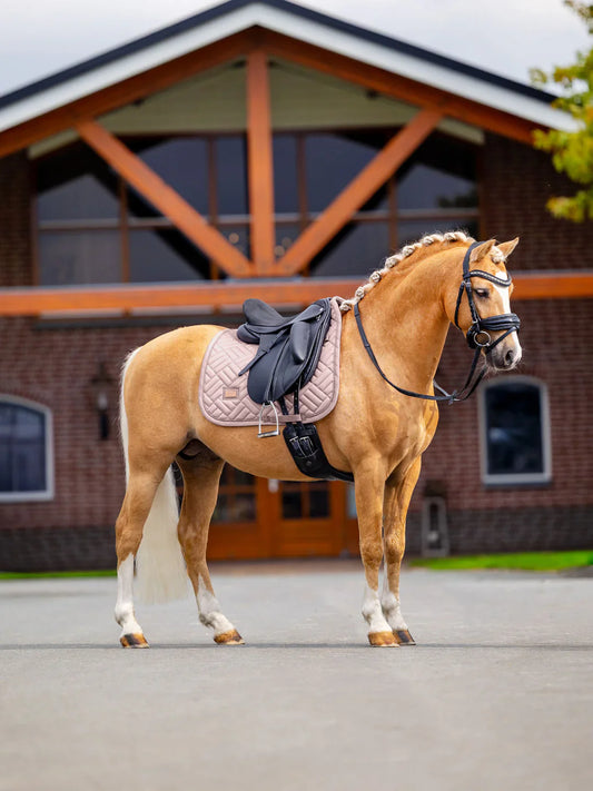 Equestrian Stockholm - SS26 Midsummer Blush - Dressage Saddle Pad Modern dressuurzadeldek