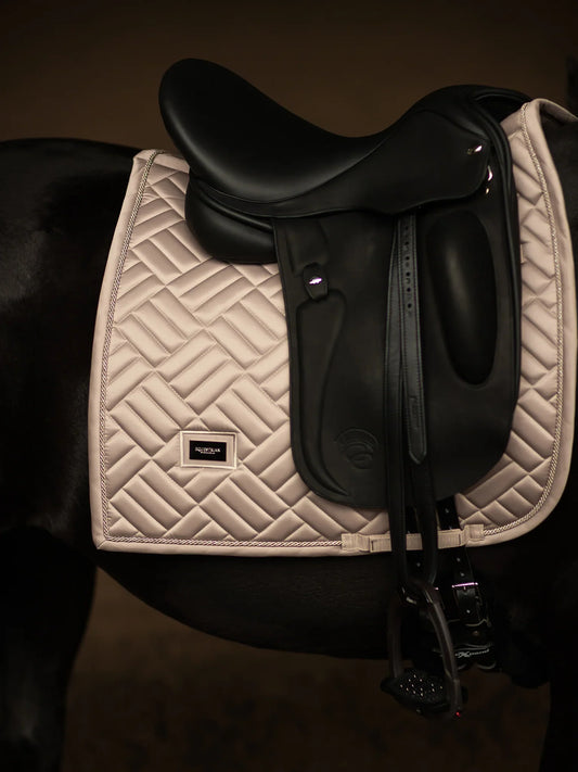 Equestrian Stockholm - SS26 Sand - Dressage Saddle Pad Modern dressuurzadeldek