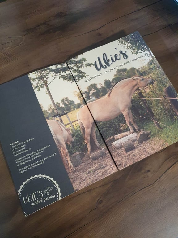 Ukie’s Inspiratiegids voor paardvriendelijke huisvesting – gedrukt op duurzaam papier, 36 pagina’s A4