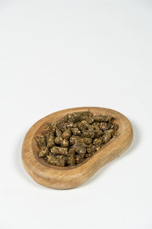 Graanvrije weidekruidenmix van Natuly, rijk aan diverse planten en kruiden voor paarden.