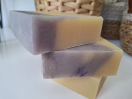 Zomer Soapbar voor paarden en honden – natuurlijke zeep tegen vliegen, dazen en jeuk, met paarse klei en citroengras