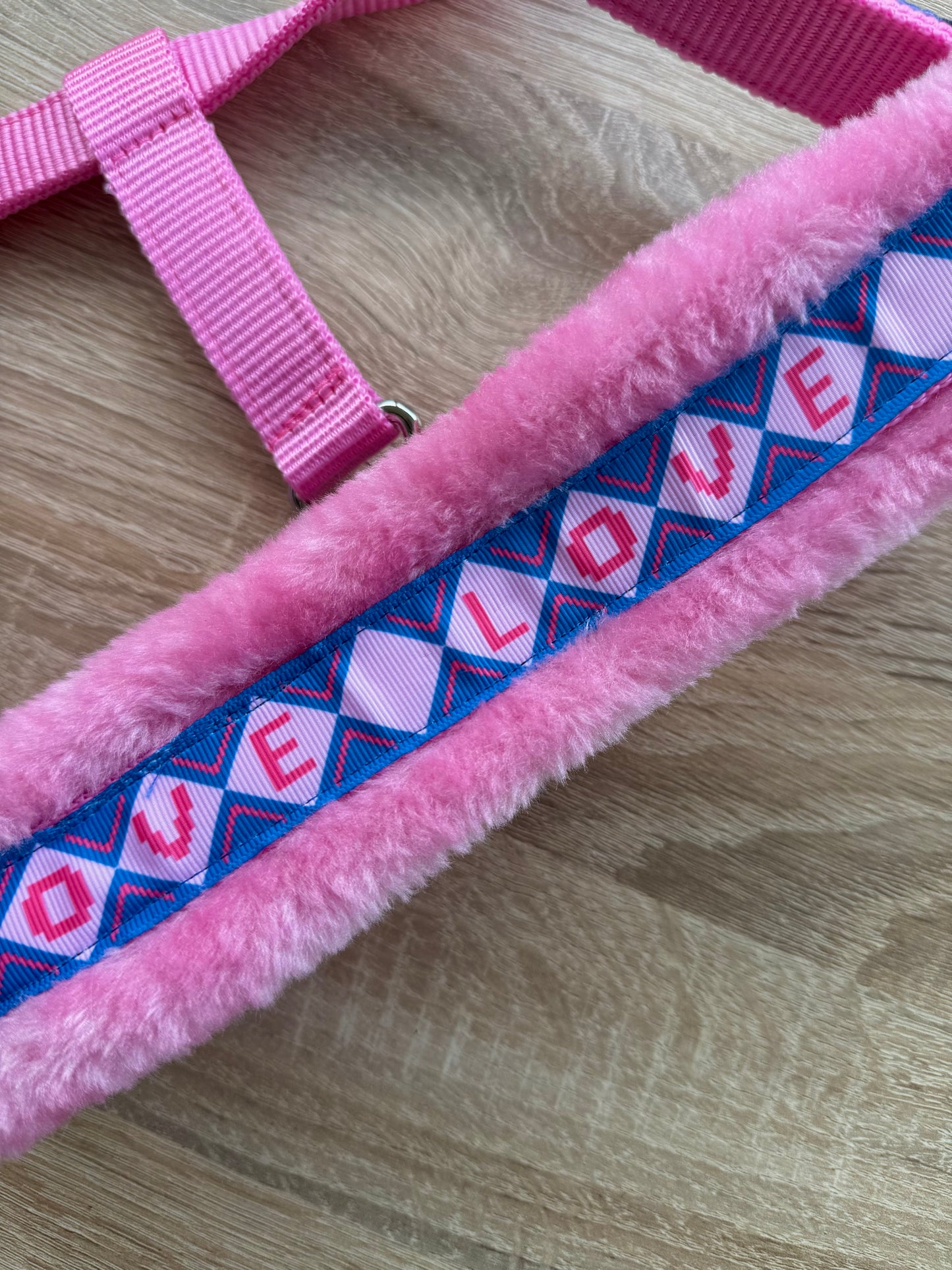 Happy Halsters x FMH - Love is Love Exclusive halster (bont) div. kleuren