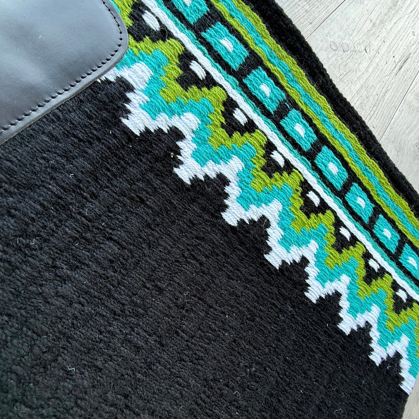 SB045 - Western oversized showblanket A - Zwart, groen, turquoise