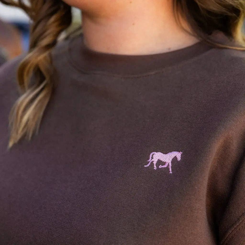 Bridle Up Hope - Kastanje Charme sweater met geborduurd paardje