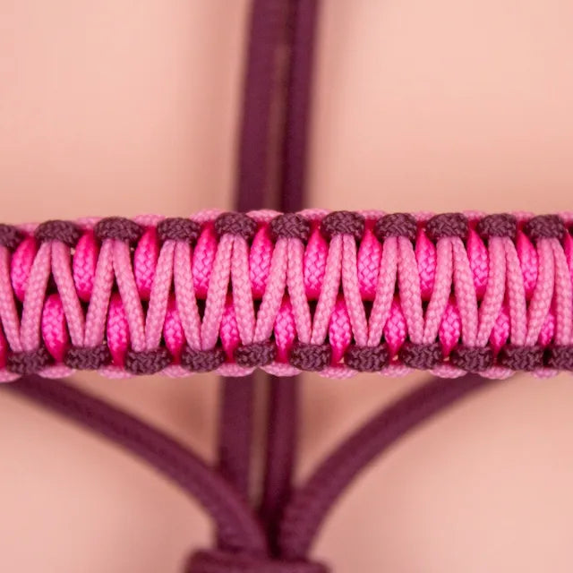 Het Paardenatelier - Touwhalster Azar ‘Fluffy Candy’ bordeaux/roze