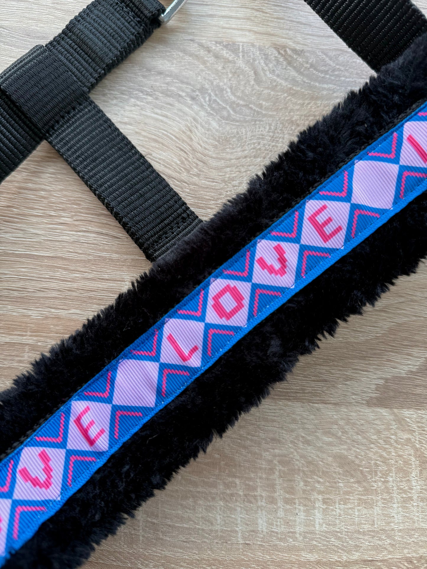 Happy Halsters x FMH - Love is Love Exclusive halster (bont) div. kleuren