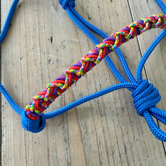 Het Paardenatelier - Touwhalster Nikita ‘Colorlight’ blauw/regenboog