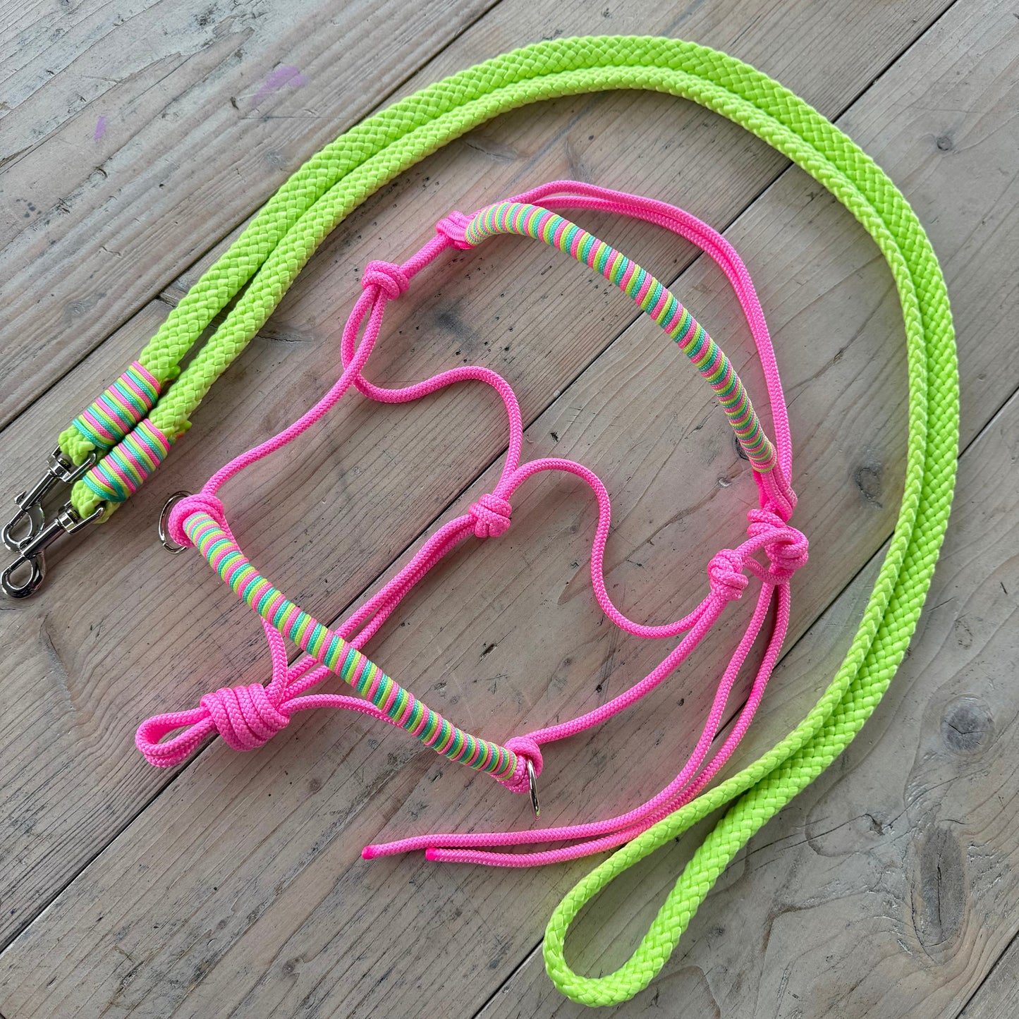 Het Paardenatelier - Touwhalster set rijhalster + teugels ‘Pink Jungle’ lime/roze