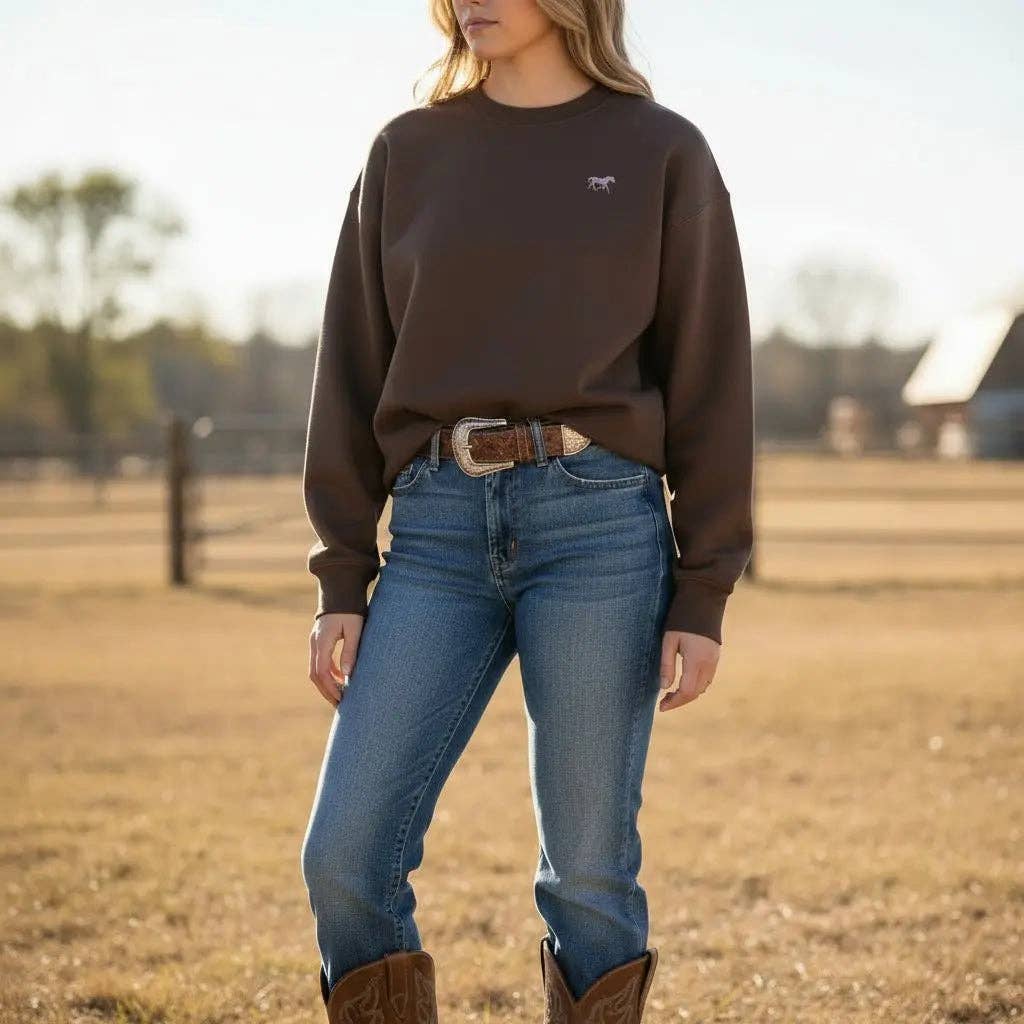 Bridle Up Hope - Kastanje Charme sweater met geborduurd paardje