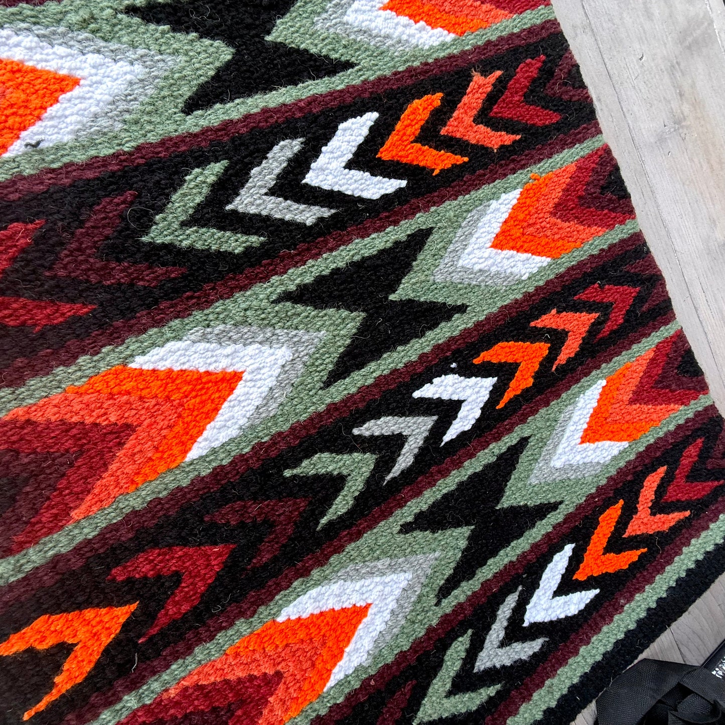 SB074 - Western oversized showblanket A - Zwart, oranje, olijf