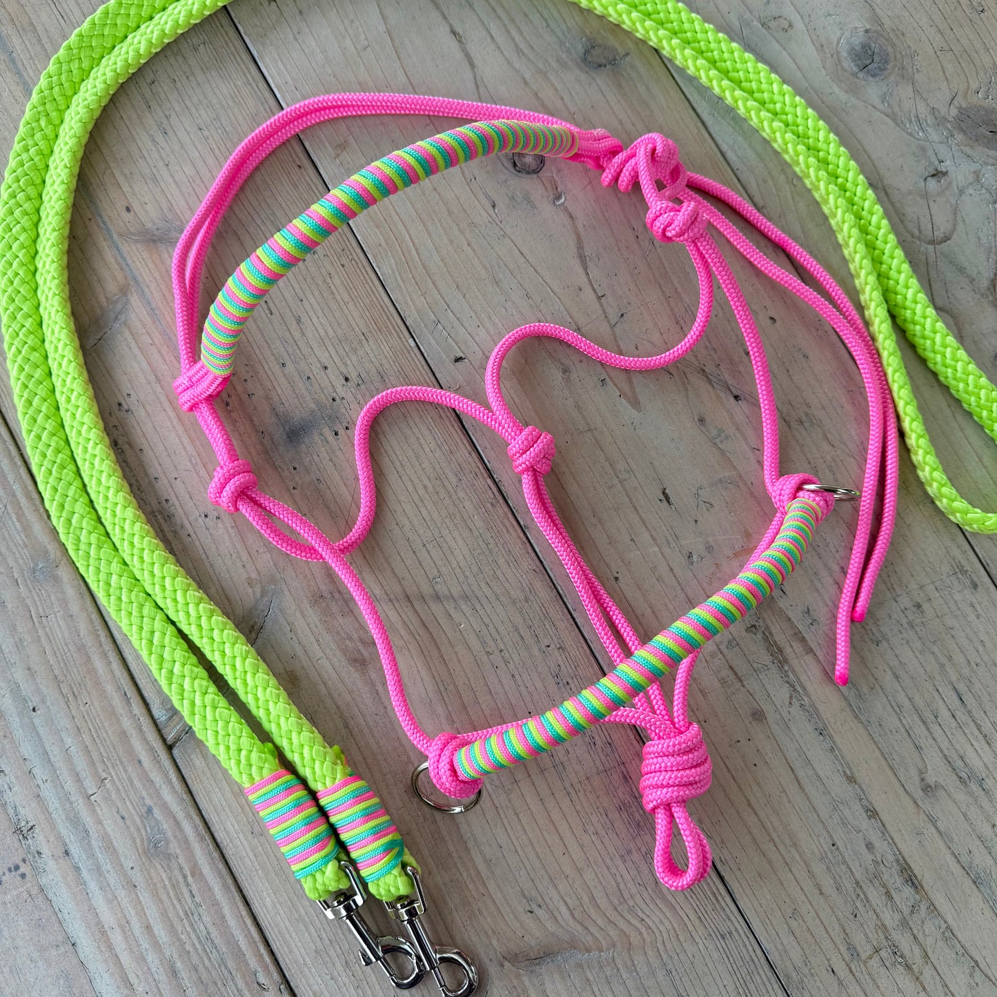 Het Paardenatelier - Touwhalster set rijhalster + teugels ‘Pink Jungle’ lime/roze