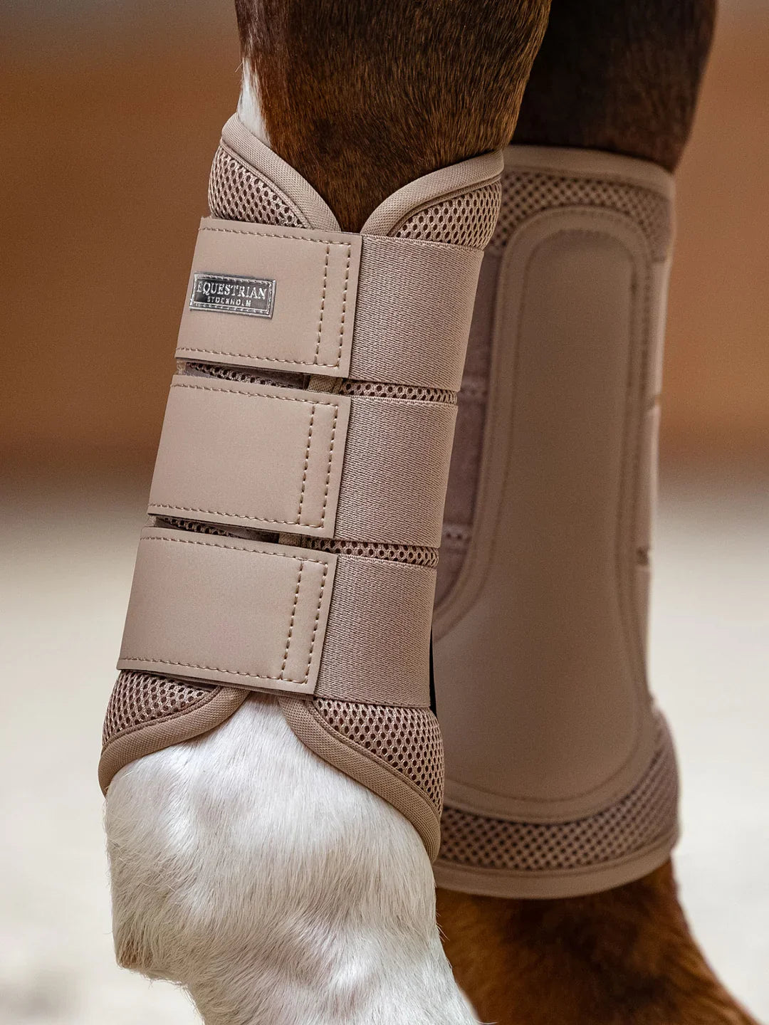 Equestrian Stockholm - SS26 Sand - Mesh Brushing Boots beenbeschermers