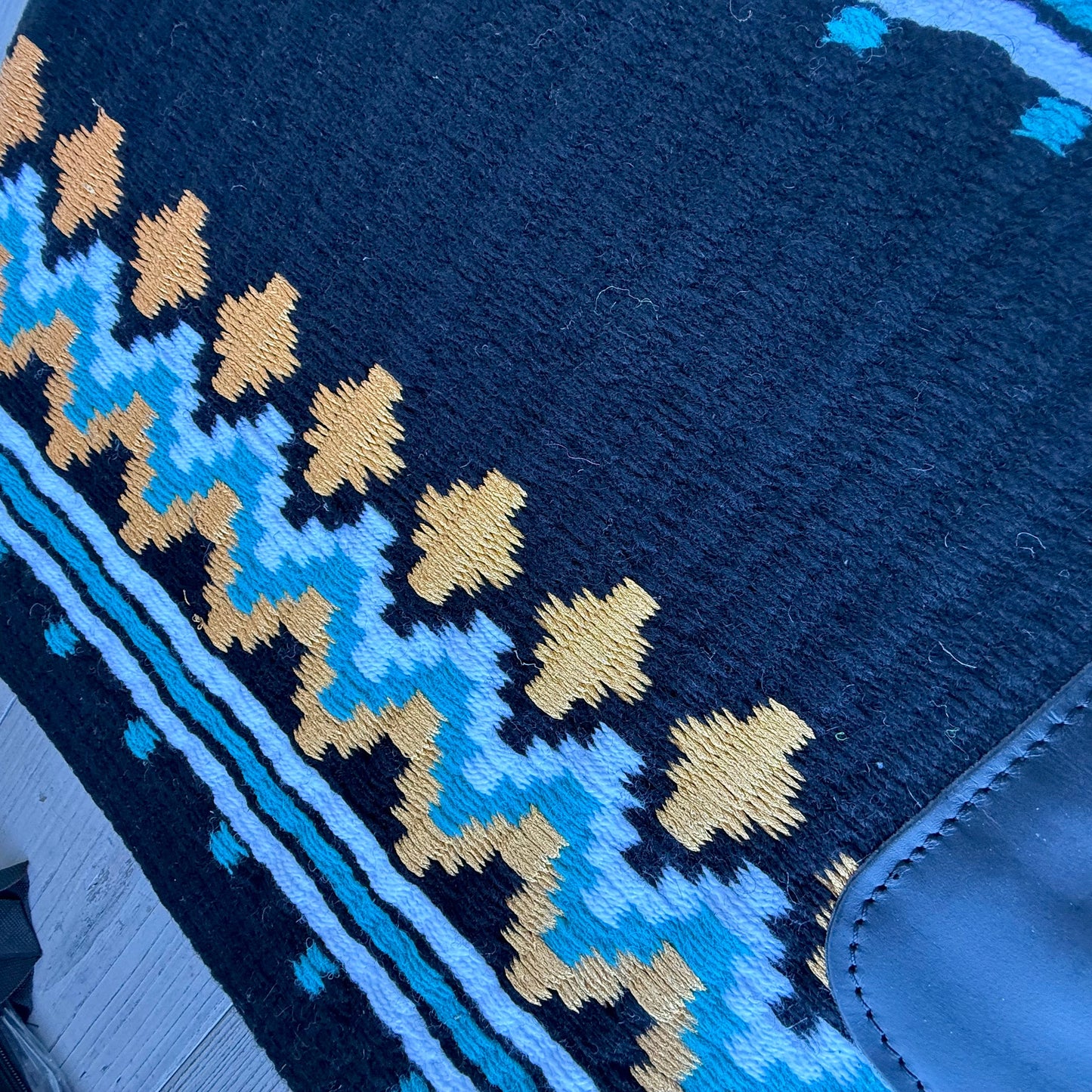 SB051 - Western oversized showblanket A - Zwart, turquoise, goud
