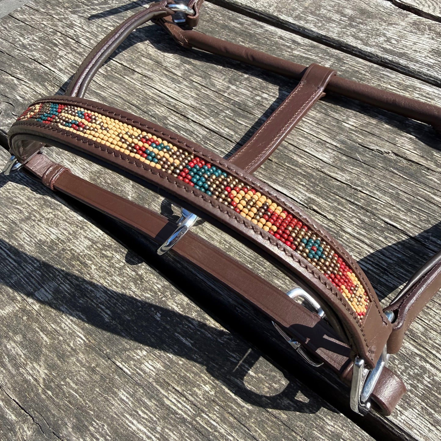 FMH - Cognac lederen halster met kraaltjes ‘Beaded Bronco Nature’ camel/goud/emerald