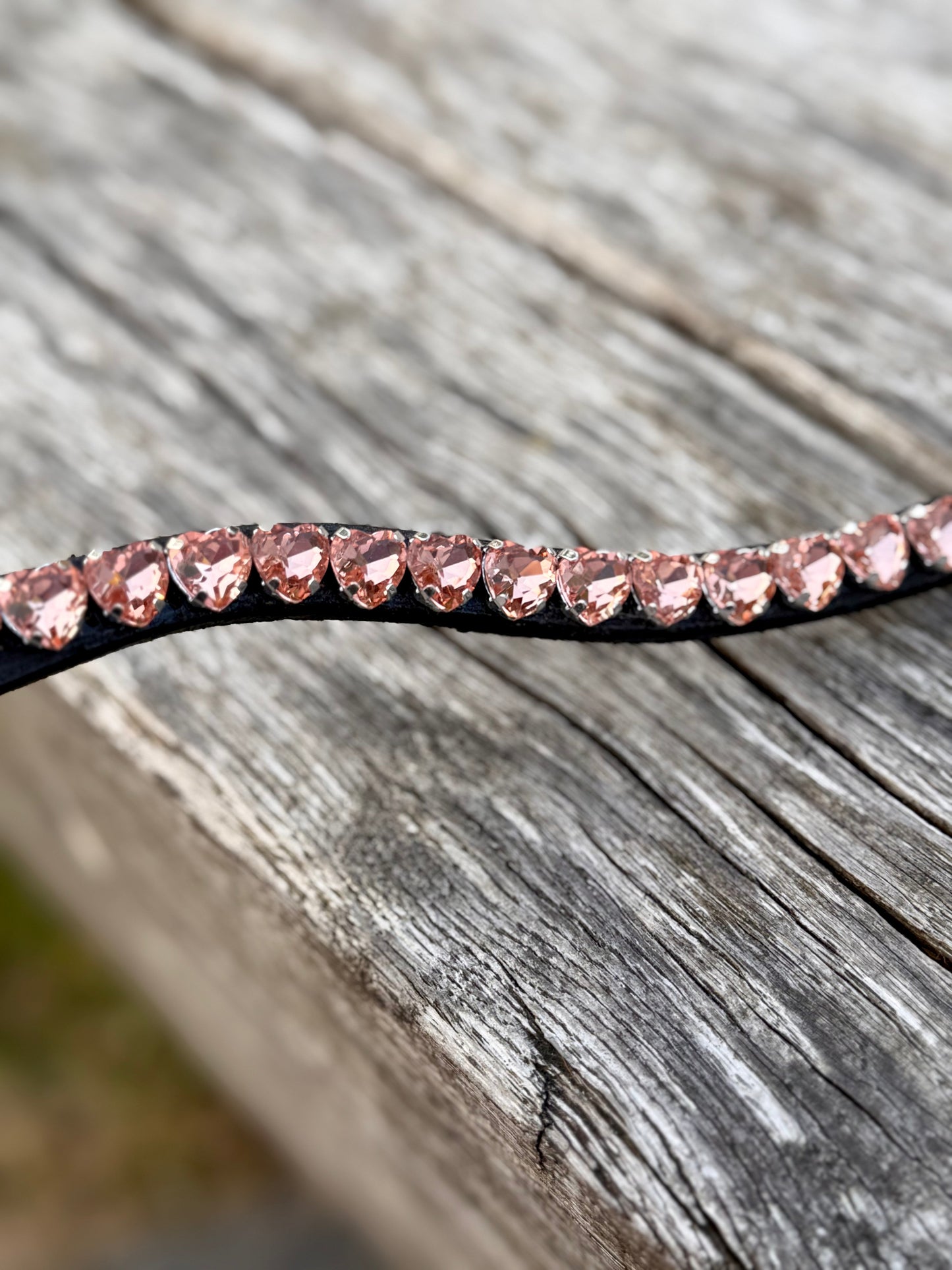 FMH - Sprankelende frontriem ‘Lovehearts’ Wave met 8mm steentjes in hartvorm (div. kleuren)