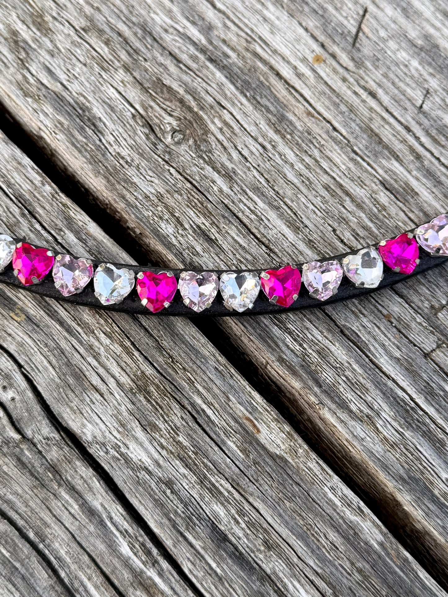 FMH - Sprankelende frontriem ‘Lovehearts’ Wave met 8mm steentjes in hartvorm (div. kleuren)