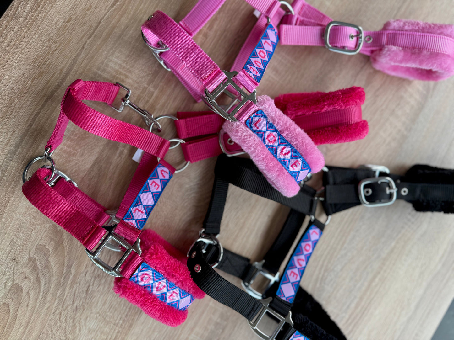 Happy Halsters x FMH - Love is Love Exclusive halster (bont) div. kleuren