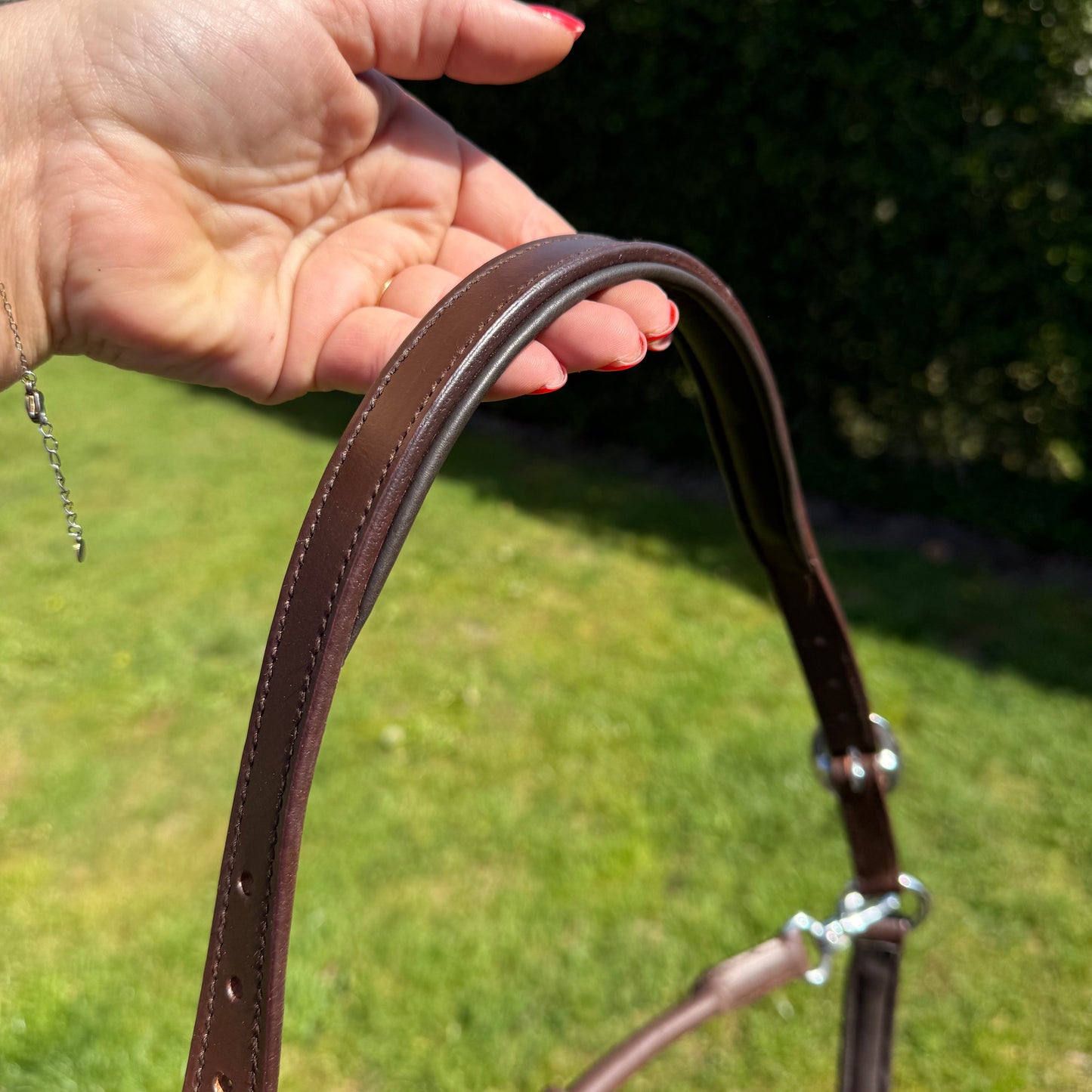 FMH - Cognac lederen halster met kraaltjes ‘Beaded Bronco Sunset’ geel/oranje/paars