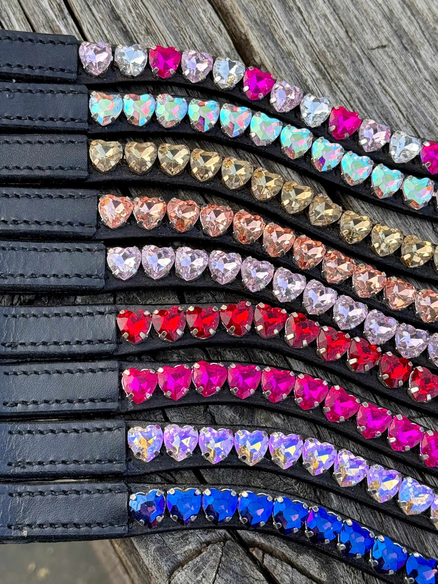 FMH - Sprankelende frontriem ‘Lovehearts’ Wave met 8mm steentjes in hartvorm (div. kleuren)