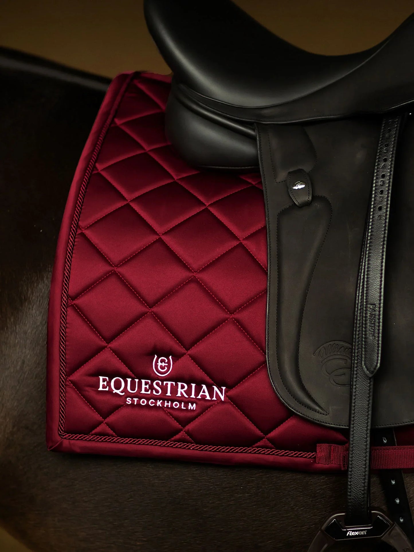 Equestrian Stockholm - Line Collection - Bordeaux Dressage Saddle Pad dressuurzadeldek