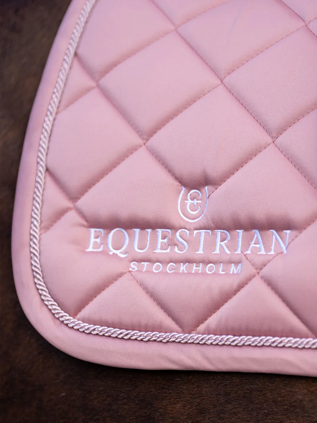 Equestrian Stockholm - Line Collection - Pink Jump Saddle Pad springzadeldek