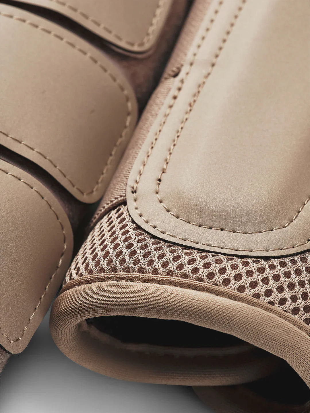 Equestrian Stockholm - SS26 Sand - Mesh Brushing Boots beenbeschermers