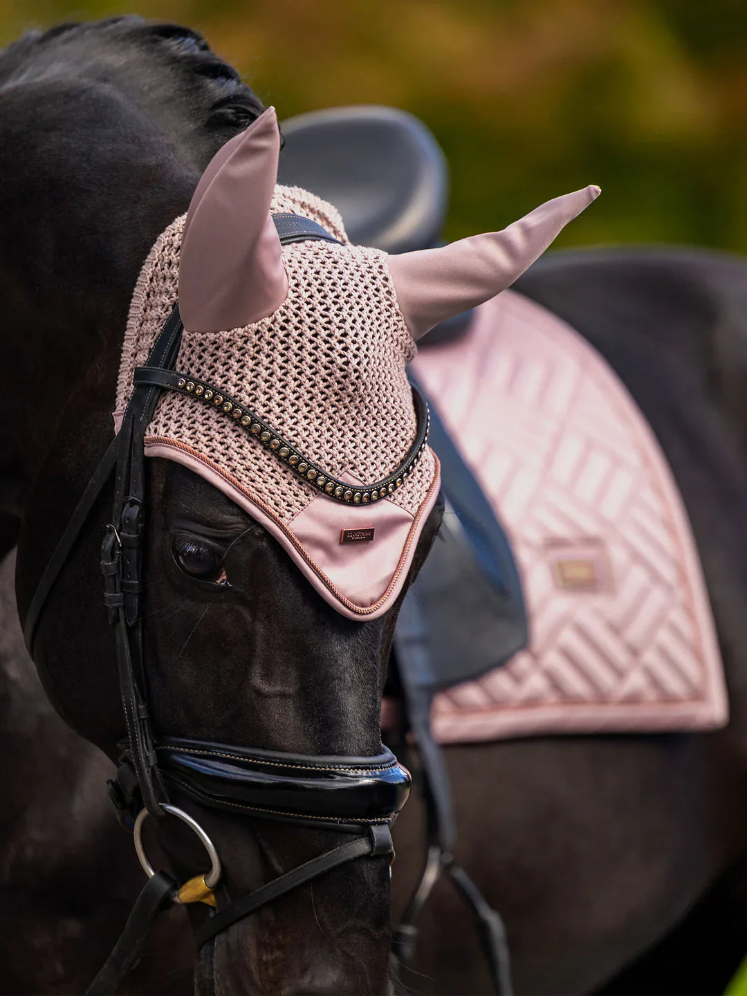 Equestrian Stockholm - SS26 Midsummer Blush - Ear Bonnet Modern oornetje
