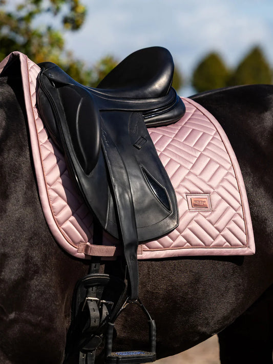 Equestrian Stockholm - SS26 Midsummer Blush - Dressage Saddle Pad Modern dressuurzadeldek