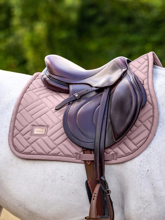 Equestrian Stockholm - SS26 Midsummer Blush - Jump Saddle Pad Modern springzadeldek