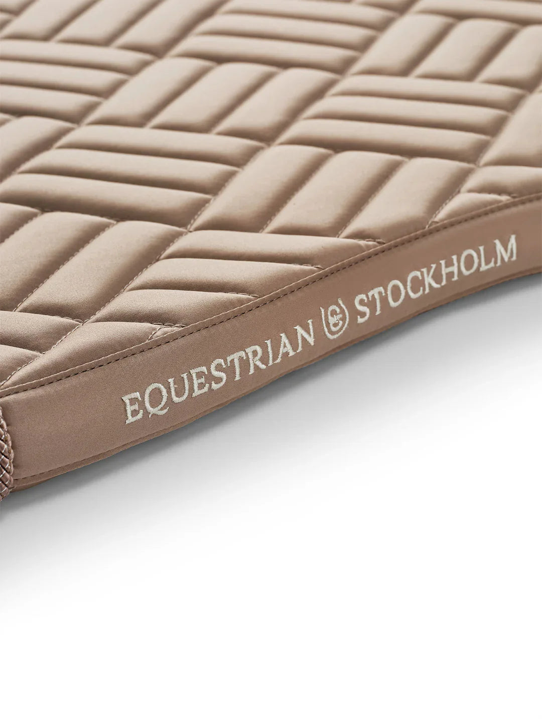 Equestrian Stockholm - SS26 Sand - Jump Saddle Pad Modern springzadeldek