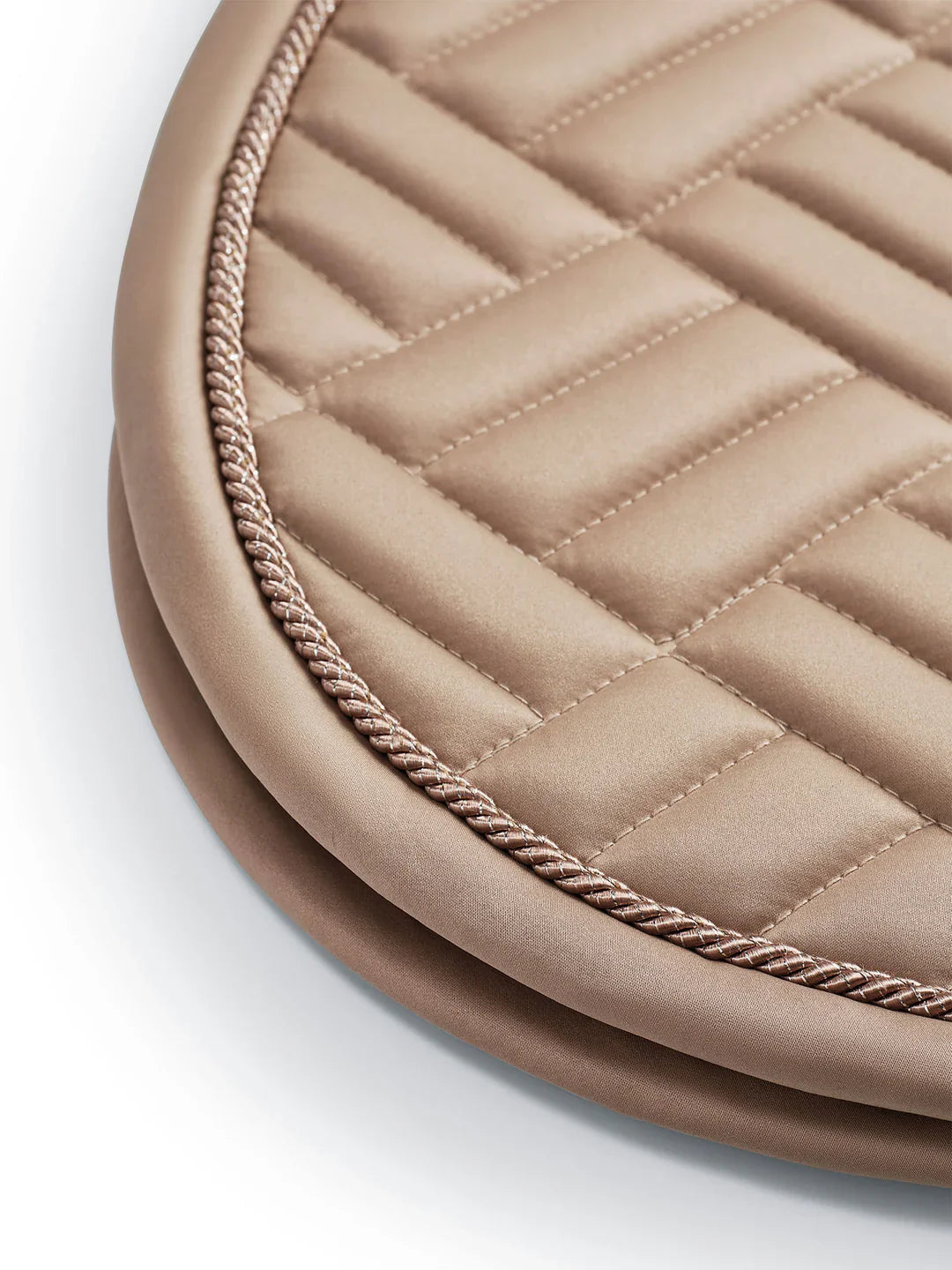 Equestrian Stockholm - SS26 Sand - Jump Saddle Pad Modern springzadeldek
