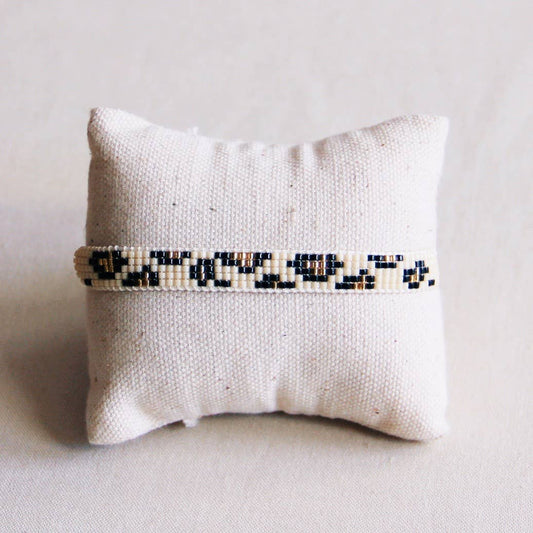 Bazou - Gevlochten armband met kraaltjes leopard