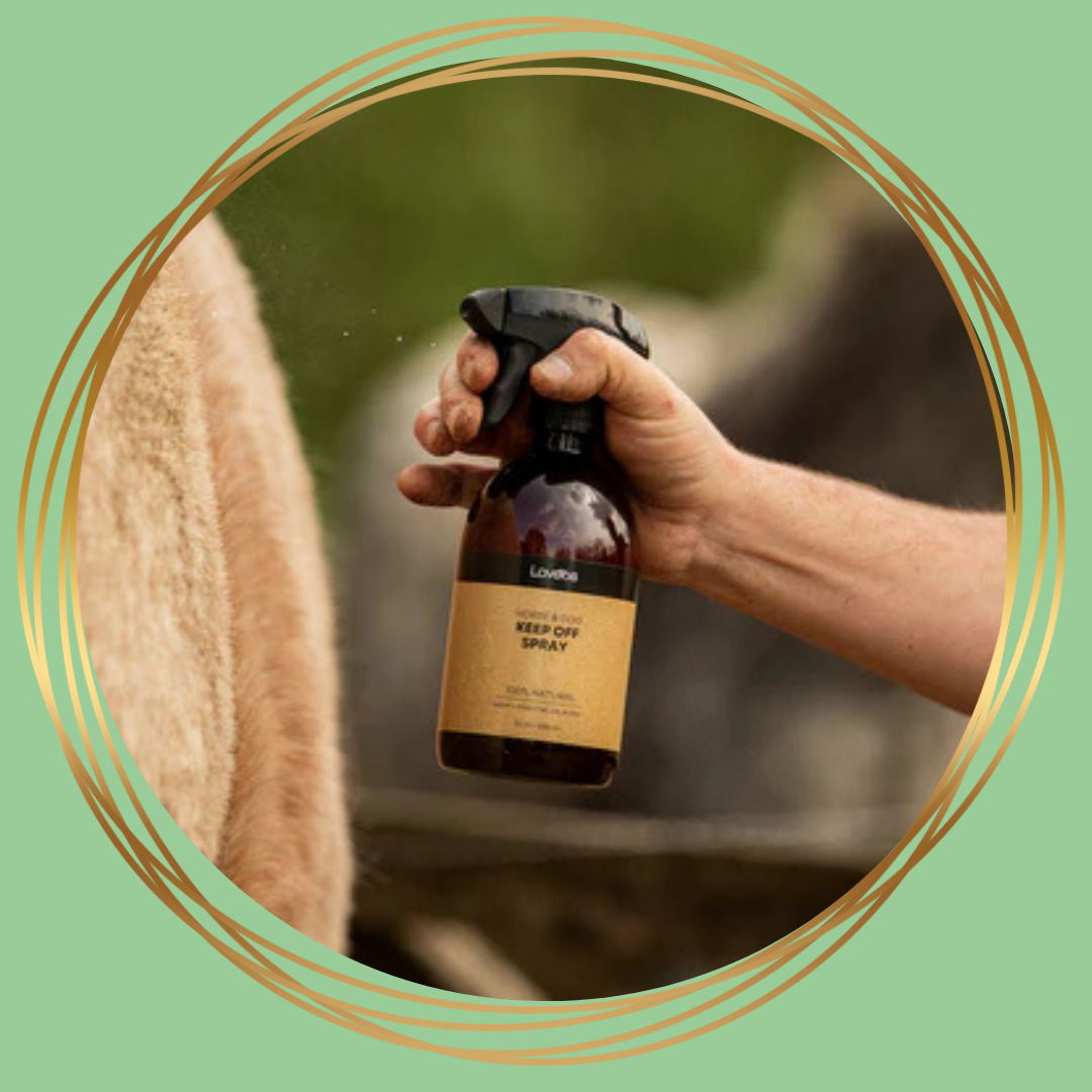 Natuurlijke anti-vliegen spray met essentiële oliën voor paarden en honden in herbruikbare fles