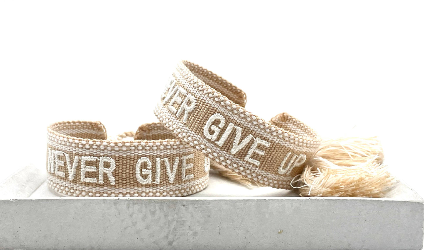Parsley & Pepper - Never Give Up armband beige