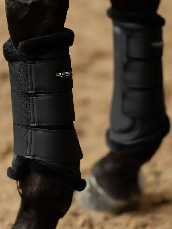 Equestrian Stockholm - Core Collection - All Black Brushing Boots beenbeschermers