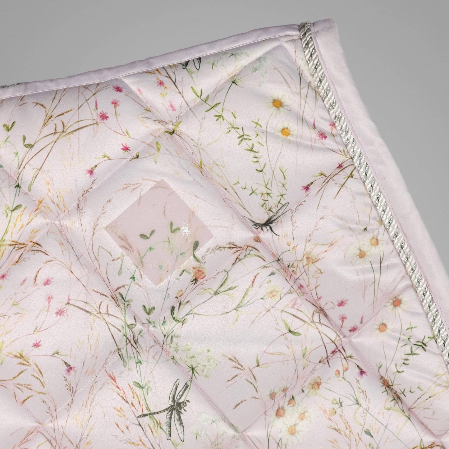 Dapplebay - Dragonfly Meadow Pink Spring zadeldek