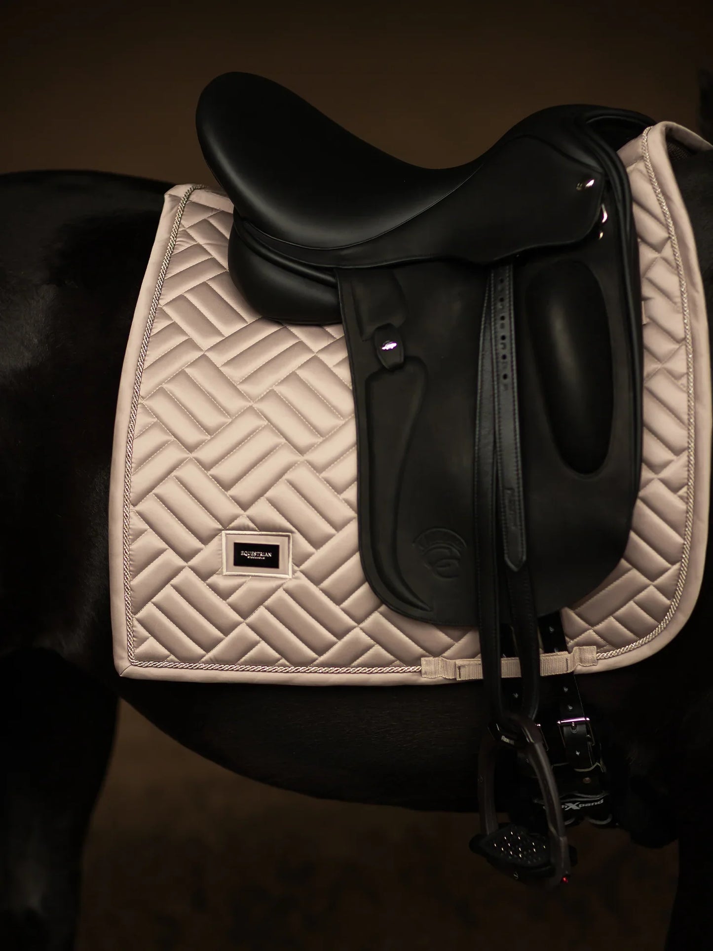 Equestrian Stockholm - SS26 Sand - Dressage Saddle Pad Modern dressuurzadeldek