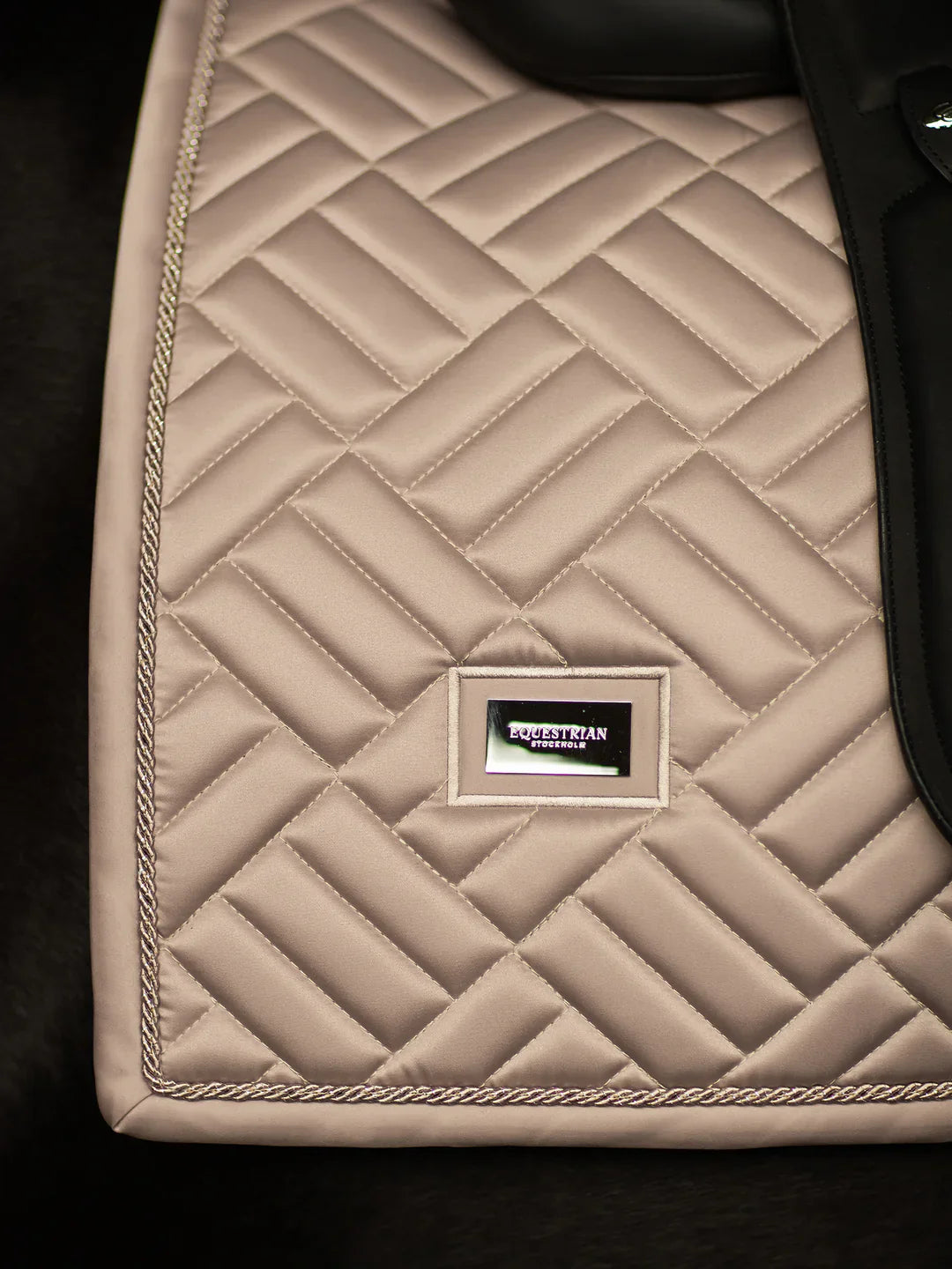 Equestrian Stockholm - SS26 Sand - Dressage Saddle Pad Modern dressuurzadeldek