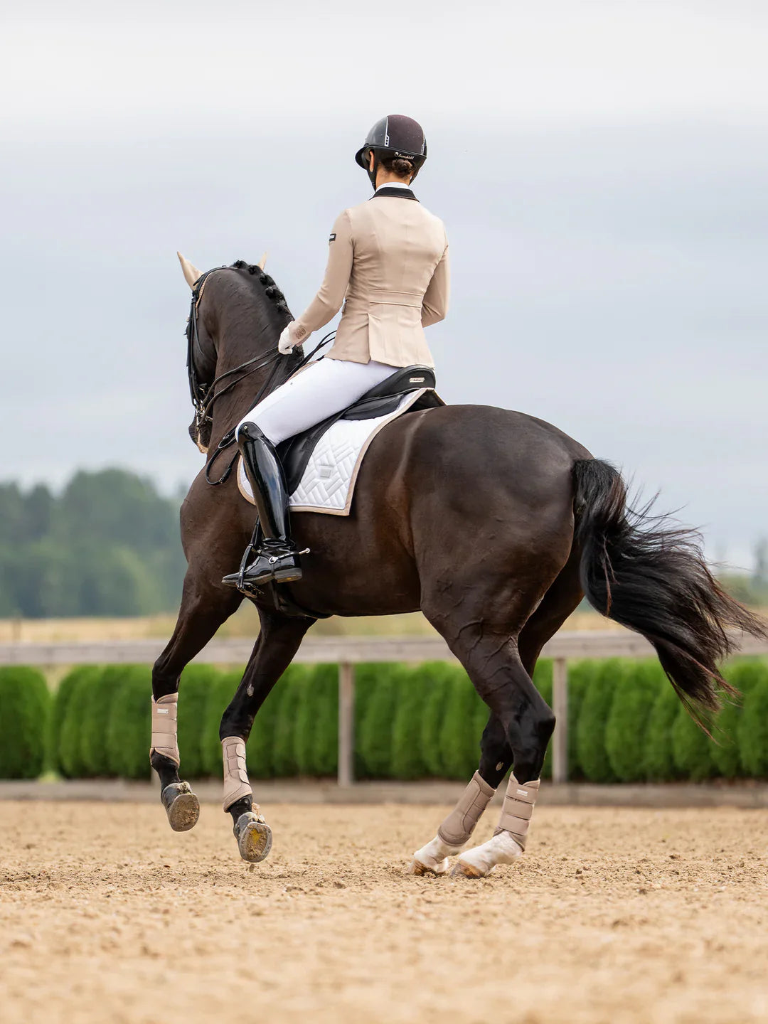 Equestrian Stockholm - SS26 Sand - Mesh Brushing Boots beenbeschermers