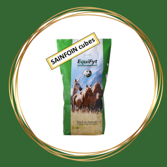 Equifyt Sainfoin Cubes, natuurlijke esparcettebrokjes voor paarden als vezelrijke aanvulling.