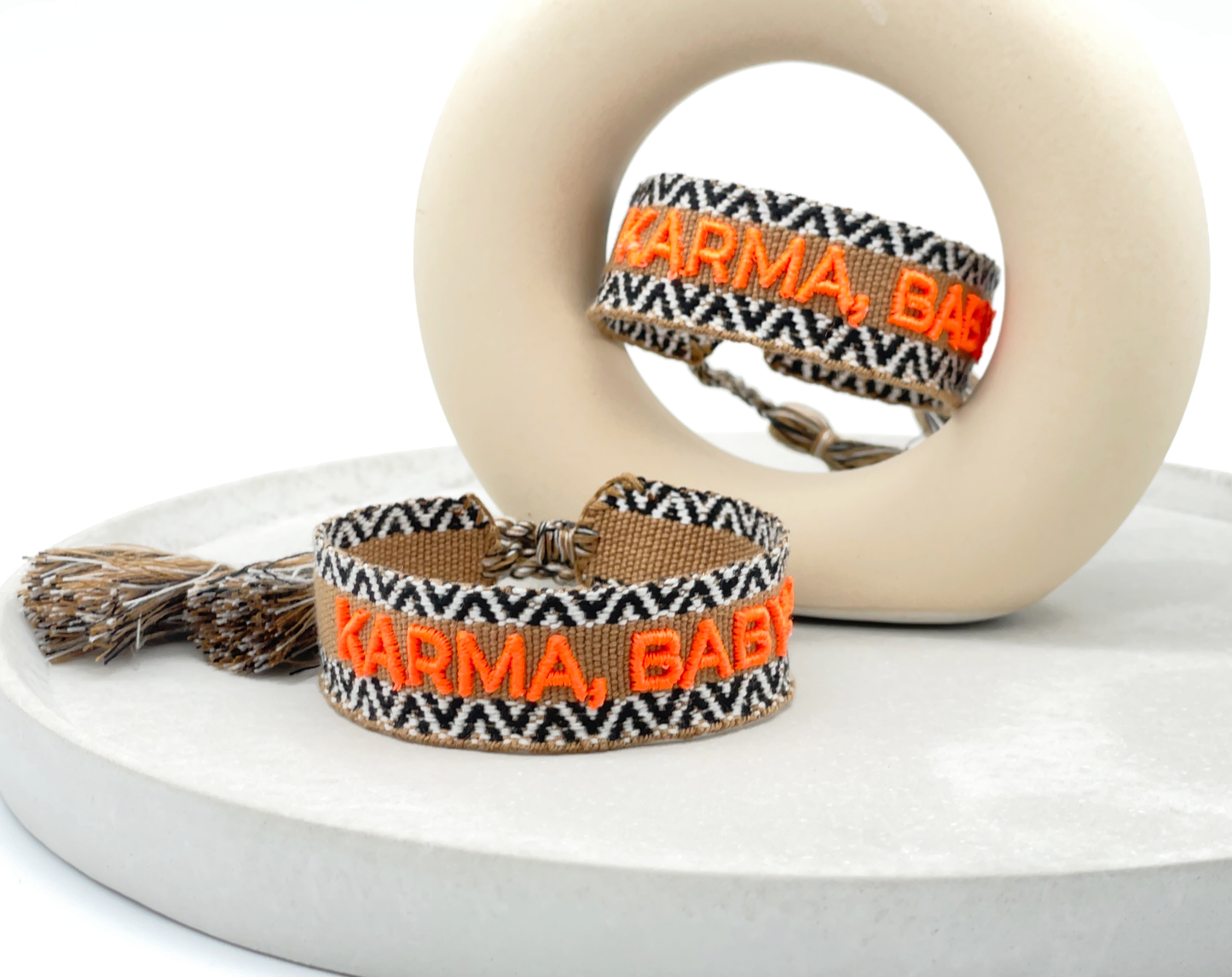 Parsley & Pepper - Karma, baby! armband caramel/ zwart/ wit/ neon oranje