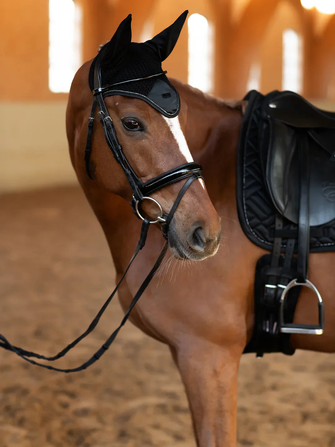 Equestrian Stockholm - Core Collection - Black Ear Bonnet Modern oornetje