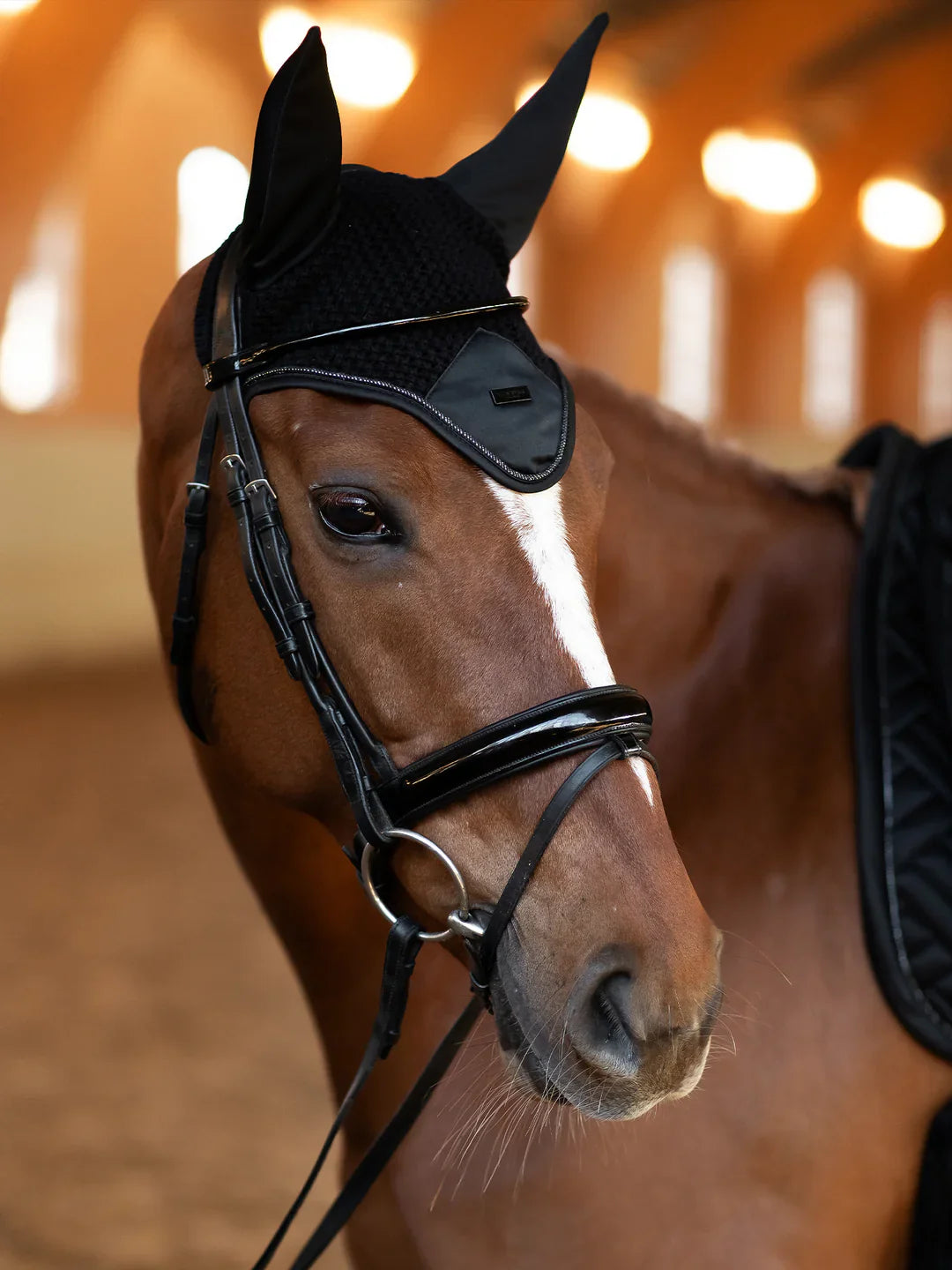 Equestrian Stockholm - Core Collection - Black Ear Bonnet Modern oornetje