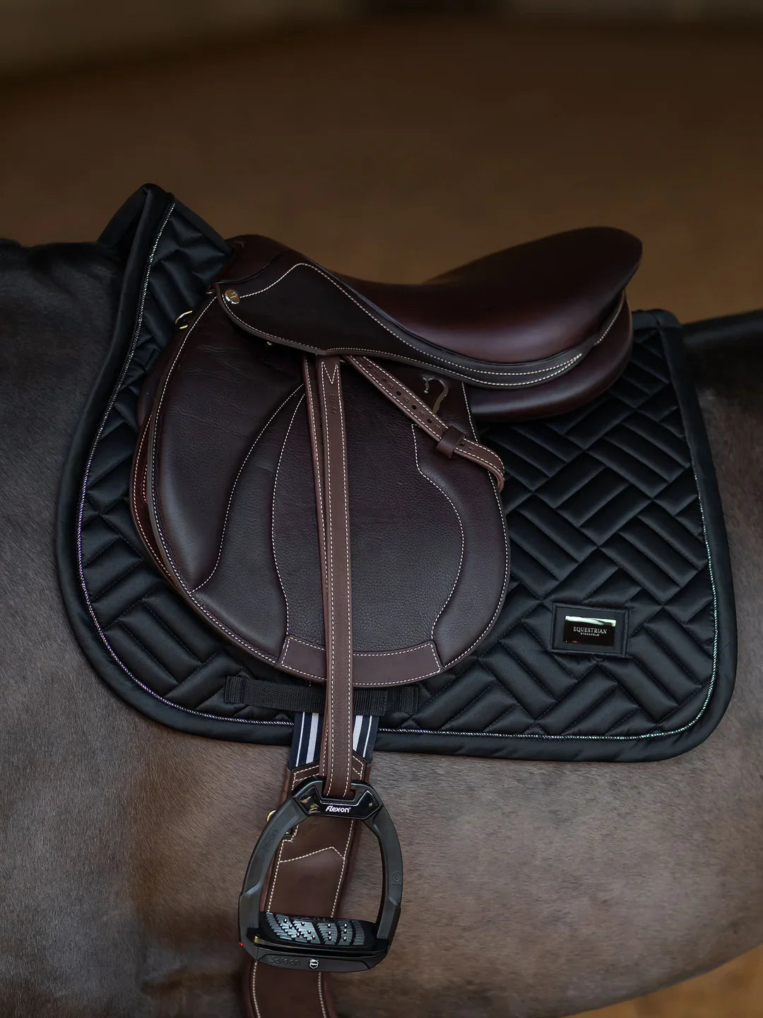 Equestrian Stockholm - Core Collection - Black Jump Saddle Pad Modern springzadeldek