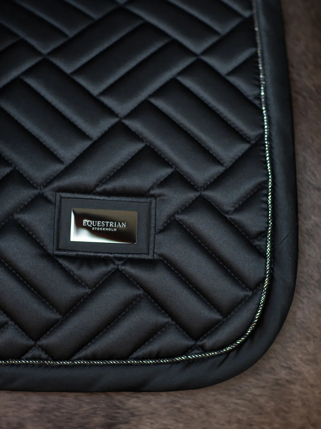 Equestrian Stockholm - Core Collection - Black Jump Saddle Pad Modern springzadeldek