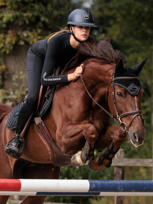 Equestrian Stockholm - Core Collection - Black Ear Bonnet Modern oornetje