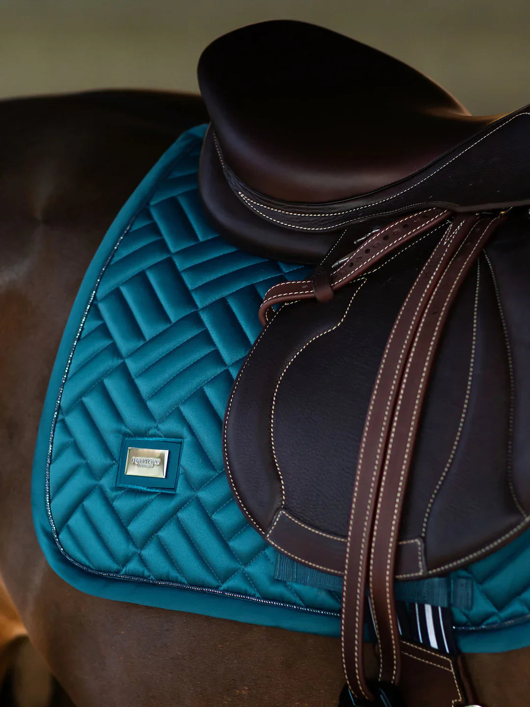 Equestrian Stockholm - FW25 Teal Blue - Jump Saddle Pad Modern springzadeldek