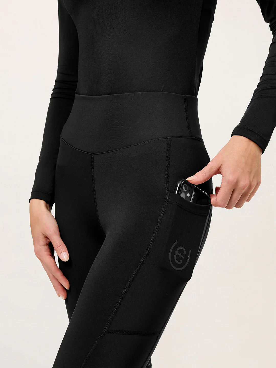 Equestrian Stockholm - Core Collection - All Black Riding Tights Movement rijlegging (full-seat)