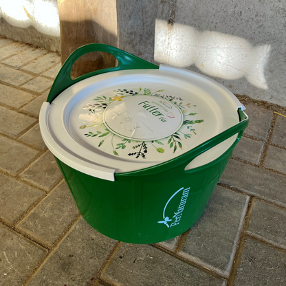 Pernaturam Voeremmer 17 liter – duurzame emmer voor het bewaren van paardenvoer, ideaal voor dagelijks gebruik en het bewaren van voer in grote hoeveelheden.